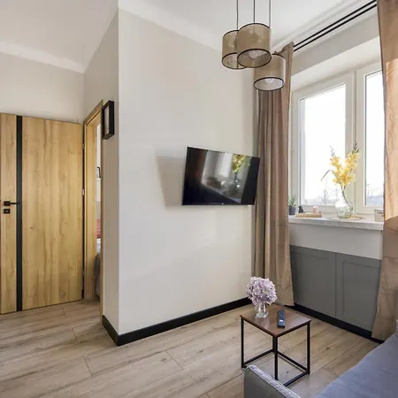 Superapart Komitetu Obrony Robotnikow 42a * Warschau